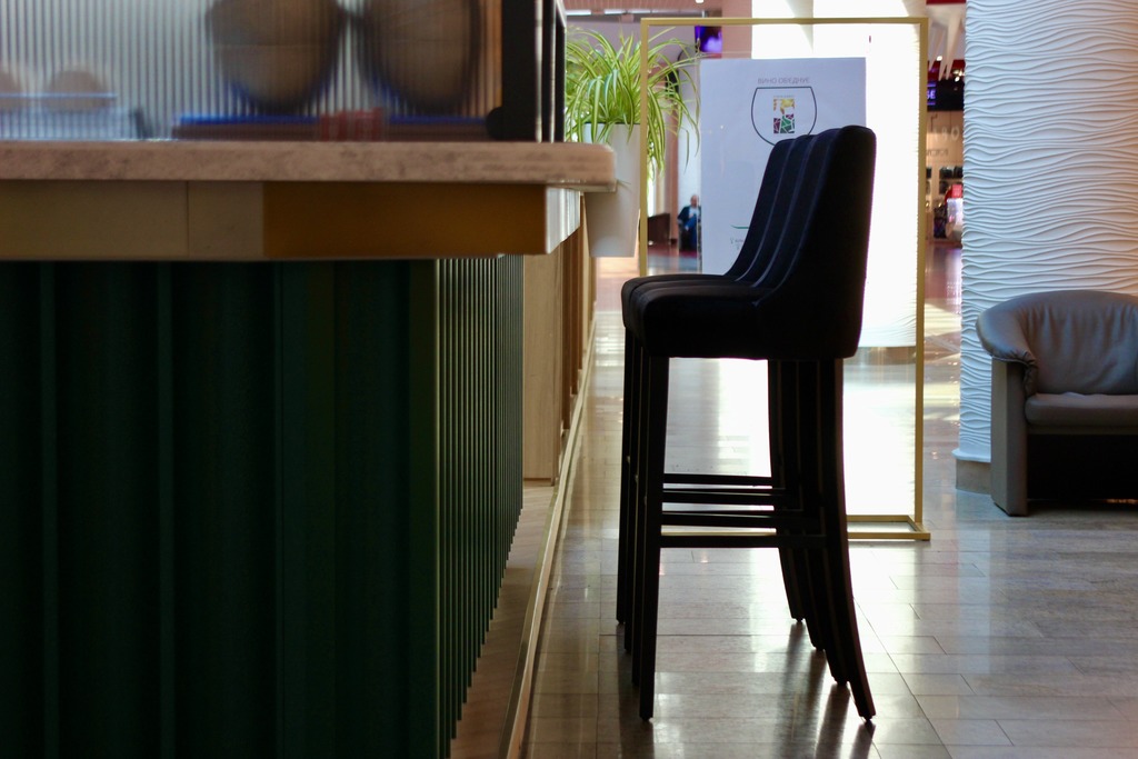 Істина і Вино